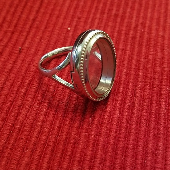 Origami Owl Heirloom Living Locket Ring